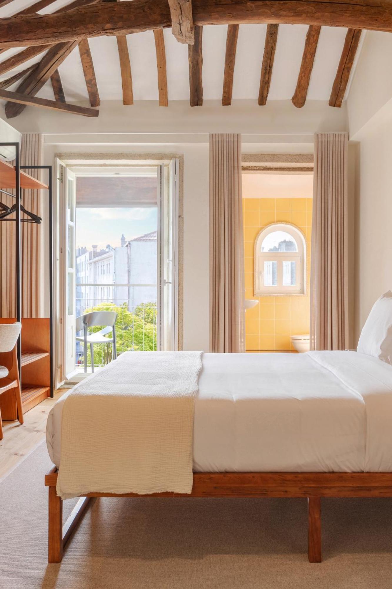 Deluxe King Room Balcony Garden View