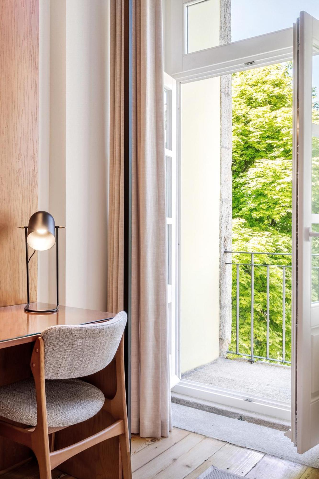 Deluxe King Room Balcony Garden View