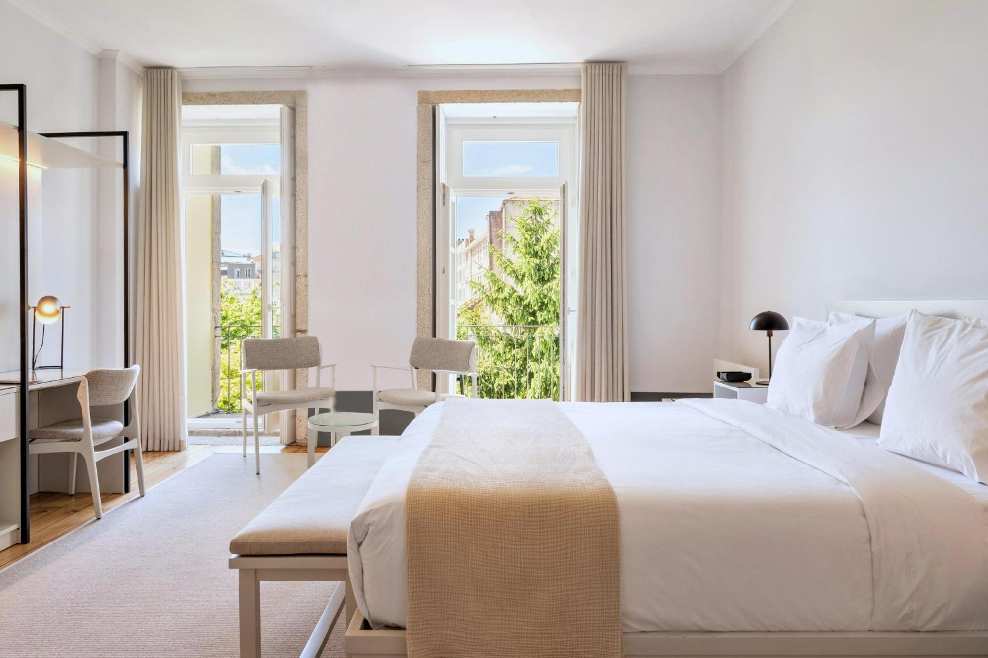 Deluxe King Room Balcony Garden View
