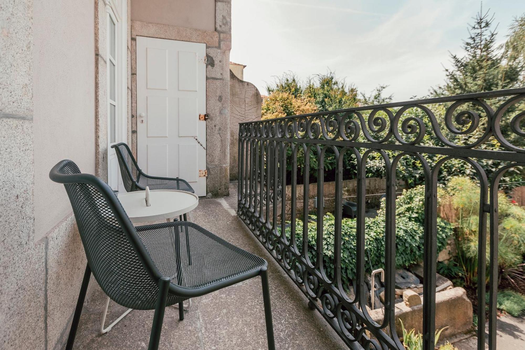 Deluxe King Room Balcony Garden View